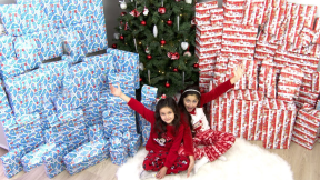 CHRISTMAS MORNING OPENING PRESENTS! FROZEN Elsa Anna Toys, LOL Surprise, Family Fun Kids Toys