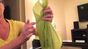 How to pleat tissue when wrapping a wine bottle