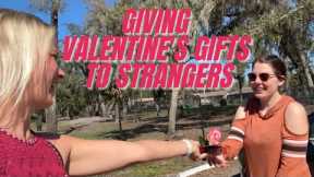 Giving Valentine's Day Gifts to Strangers 💝🌹🧸