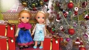 Christmas ! Elsa and Anna toddlers - Santa  gifts - Tree decoration