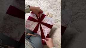 How to tie a beautiful bow #wrappingpresents #gift #giftwrapping