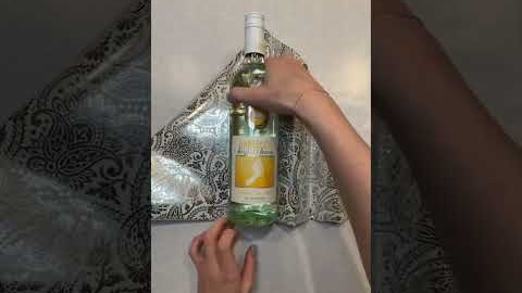 This is my favorite way to gift wine. Would you try this out?!
