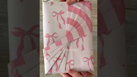 How to wrap a gift with reversible wrapping paper. The link to this beautiful paper is in my bio