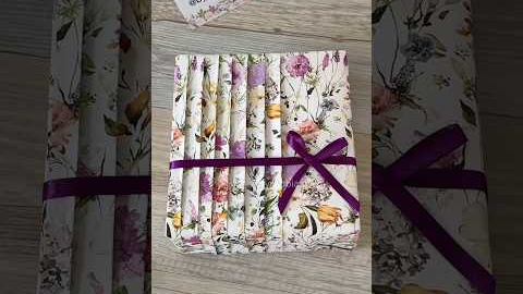 How to wrap a gift. Gift wrapping with pleats #how #diy #gift #giftwrapping #giftideas #byrubbia