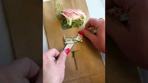 Beautiful way to gift! 🌸 #giftideas #wine #gifting #flowers