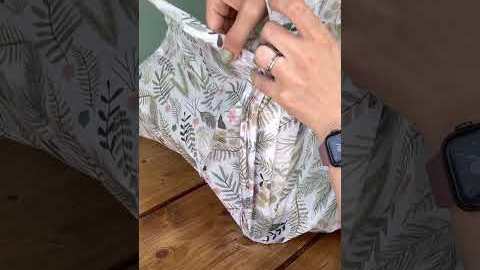 How to gift wrap a wine bottle #giftwrapping #giftideas