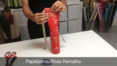 How to gift wrap a bottle of wine\\Shirt style wrapping